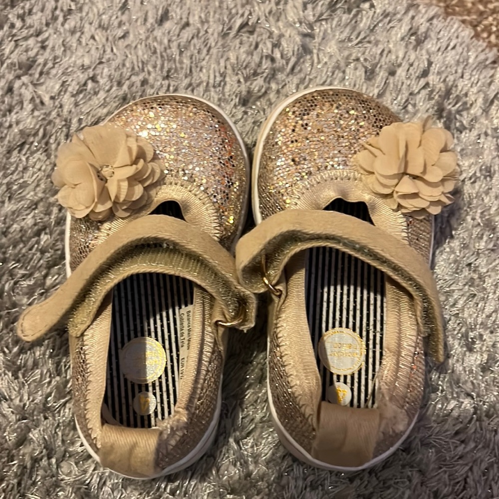 Glittery gold shoes with flower. Toddler size 4